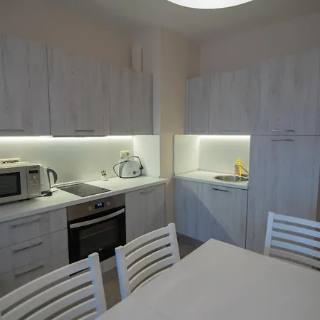 South Bay Luxury * فارنا